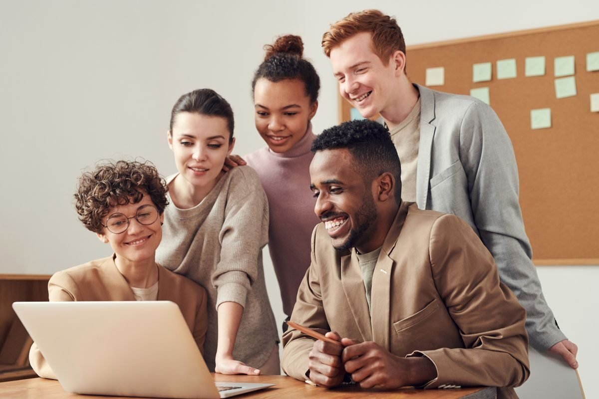 Logistics team reviewing a shipment together at a laptop
